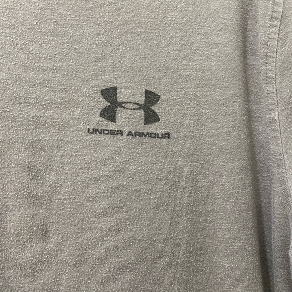 ❤️😎Under Armour Charged Heat Gear Gray Logo Short Sleeve Athletic Tee Shirt - Picture 2 of 8